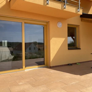 Dřevěná okna a dveře