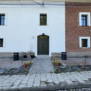 Dřevěná okna a dveře